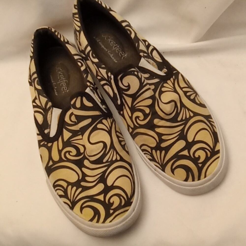 Bucketfeet Women's Size 7 Swirl Loafers - Comfy & Stylish